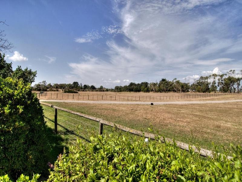 140 Eramosa Road East, Somerville VIC 3912