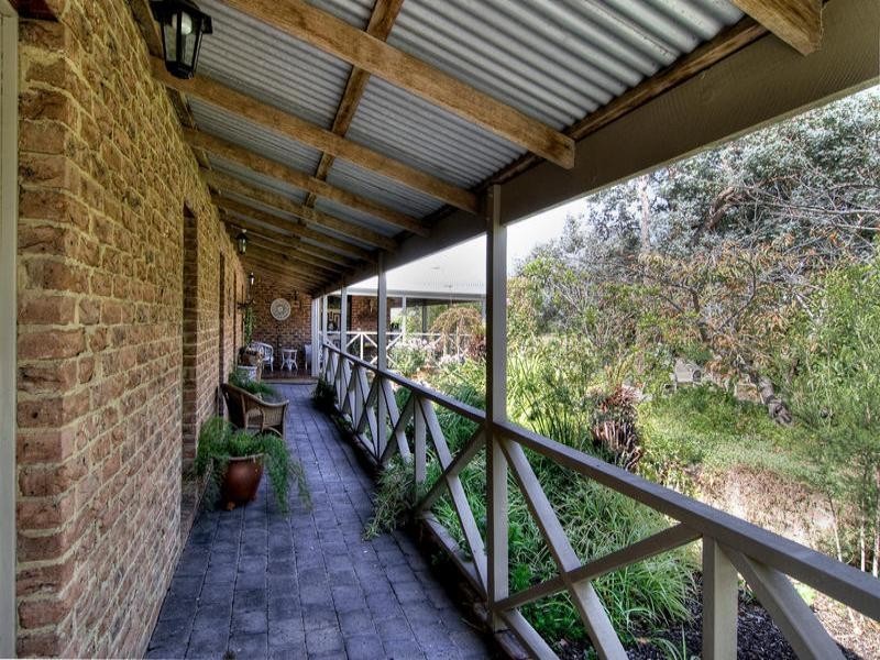 140 Eramosa Road East, Somerville VIC 3912