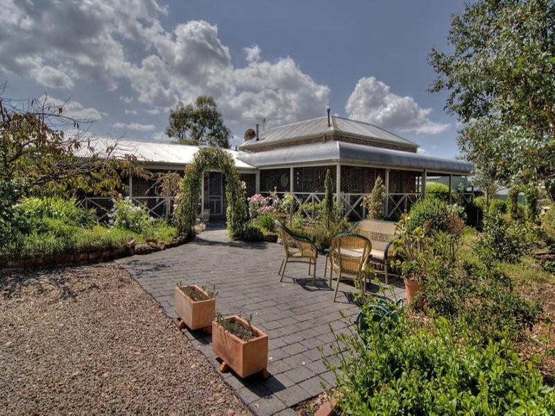 140 Eramosa Road East, Somerville VIC 3912