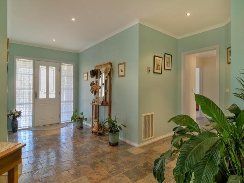 17 Chesterfield Road, Somerville VIC 3912