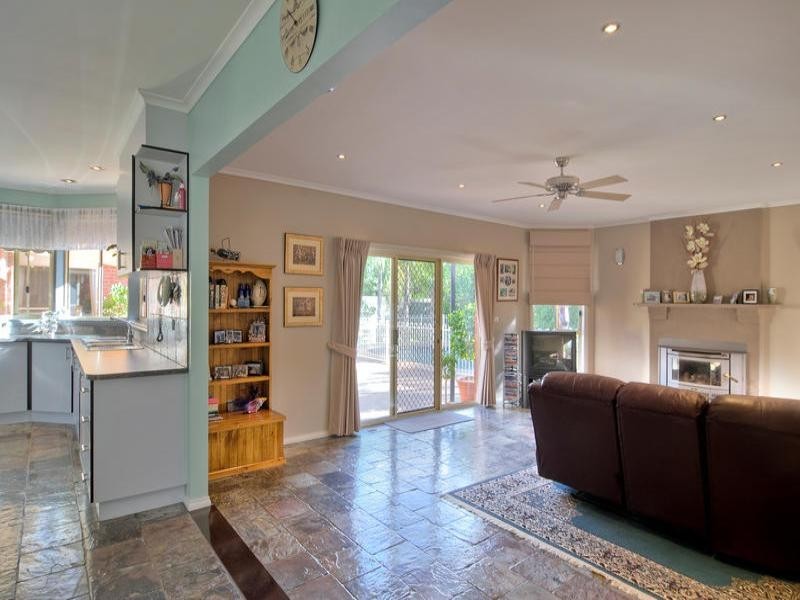 17 Chesterfield Road, Somerville VIC 3912