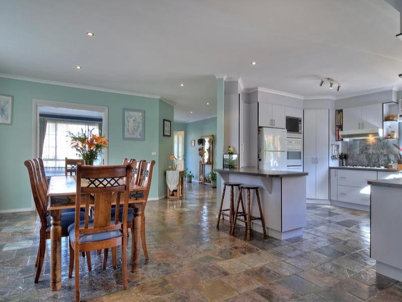 17 Chesterfield Road, Somerville VIC 3912