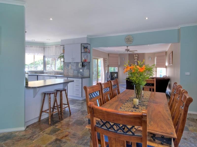 17 Chesterfield Road, Somerville VIC 3912