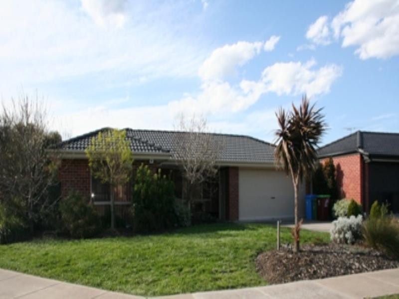 17 Alberton Drive, Cranbourne VIC 3977