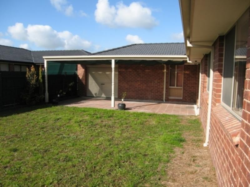 17 Alberton Drive, Cranbourne VIC 3977