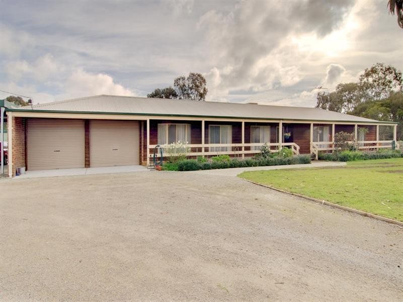 17 Barakee Drive, Somerville VIC 3912