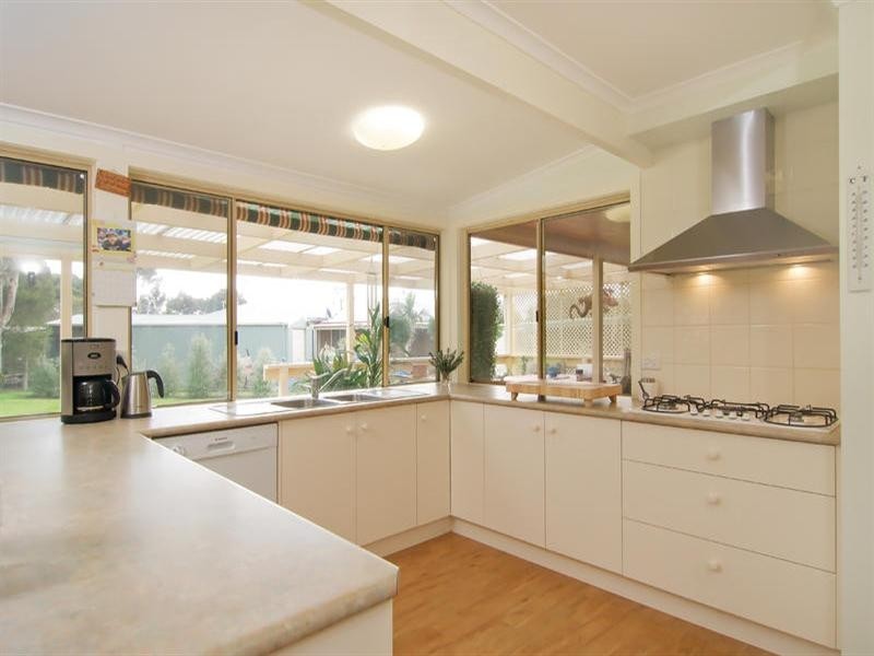 17 Barakee Drive, Somerville VIC 3912