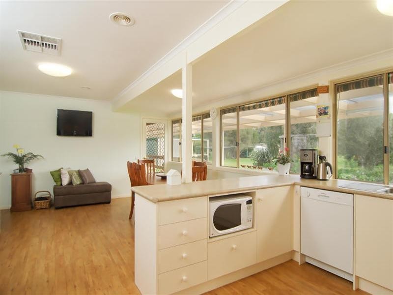 17 Barakee Drive, Somerville VIC 3912