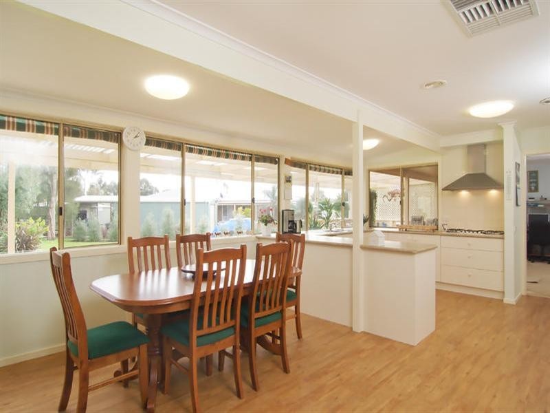 17 Barakee Drive, Somerville VIC 3912