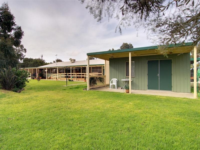 17 Barakee Drive, Somerville VIC 3912