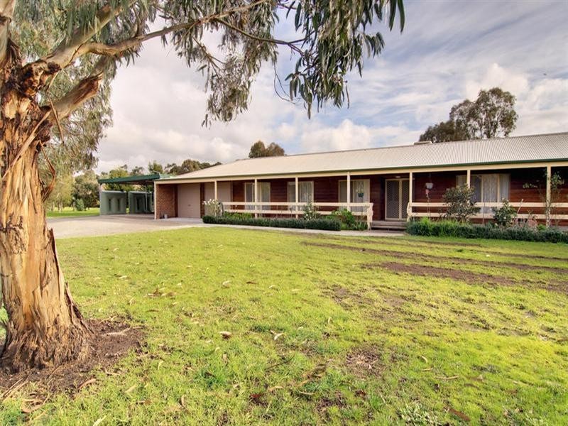 17 Barakee Drive, Somerville VIC 3912