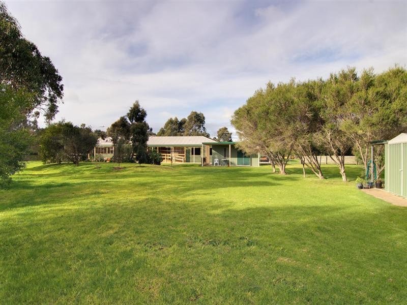 17 Barakee Drive, Somerville VIC 3912