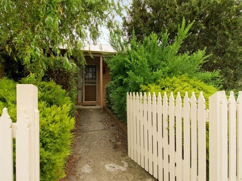 2 Clairmont Close, Somerville VIC 3912