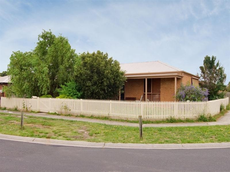 2 Clairmont Close, Somerville VIC 3912