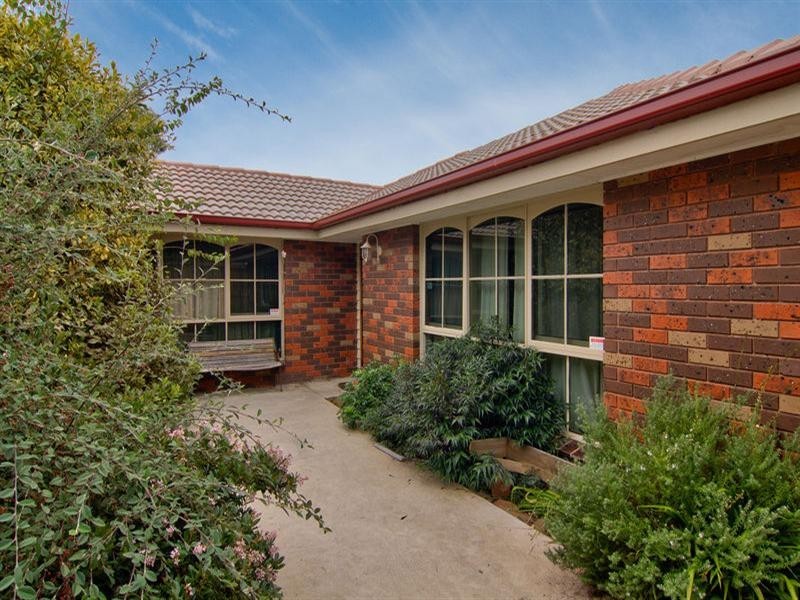 24 Deanswood Drive, Somerville VIC 3912