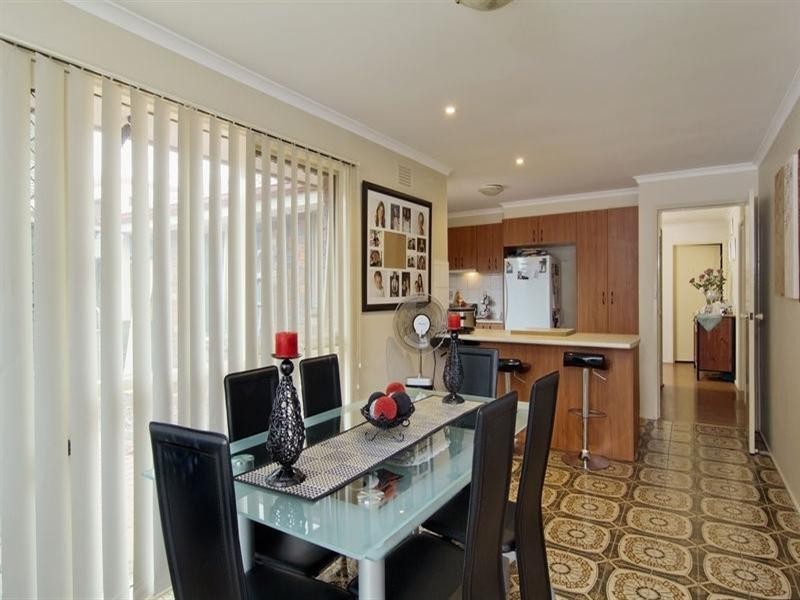 24 Deanswood Drive, Somerville VIC 3912