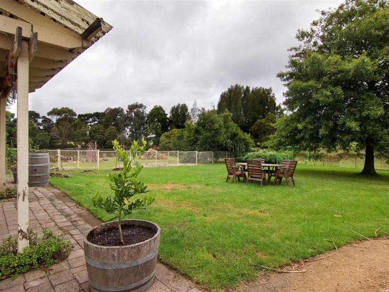 145 Eramosa Road East, Somerville VIC 3912