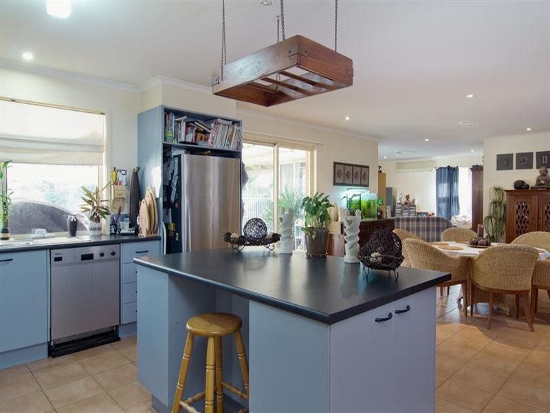 2 Black Wattle Place, Somerville VIC 3912