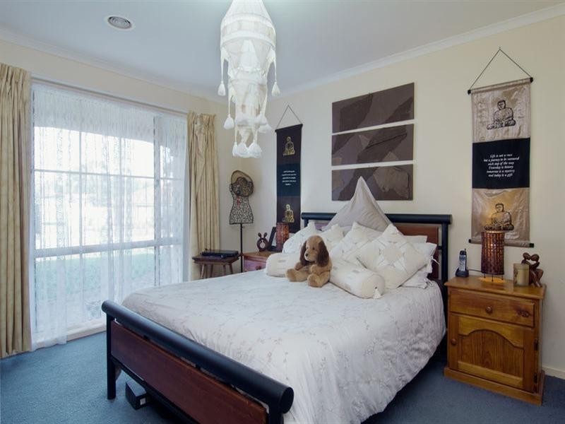 2 Black Wattle Place, Somerville VIC 3912