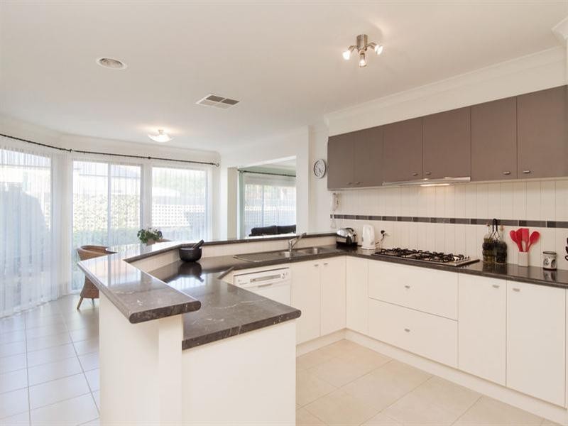 14 Windrest Place, Hastings VIC 3915