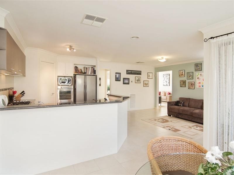 14 Windrest Place, Hastings VIC 3915