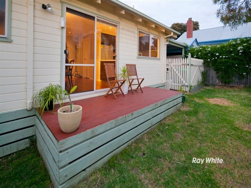 16 Bayview Road, Mornington VIC 3931