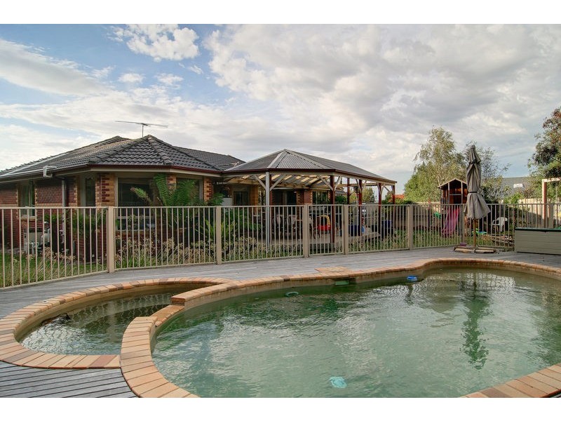 14 Sweet Wattle Place, Somerville VIC 3912