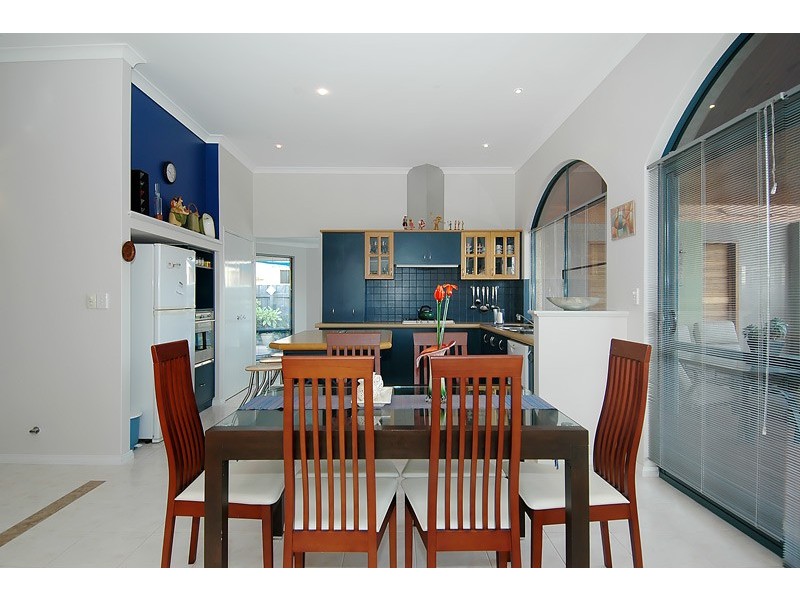 41 Meadowbank Gardens, Hillarys WA 6025