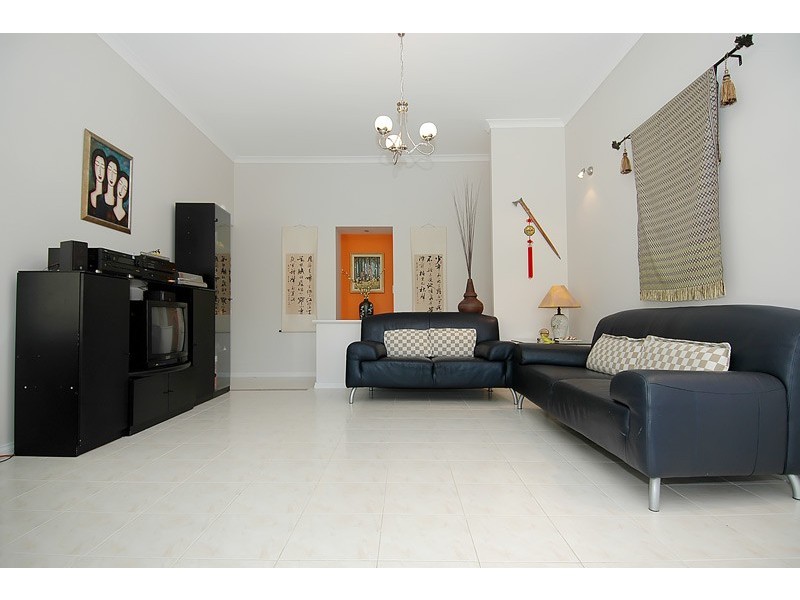 41 Meadowbank Gardens, Hillarys WA 6025