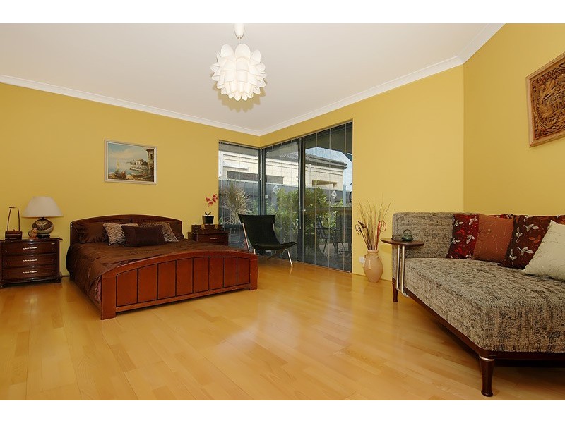 41 Meadowbank Gardens, Hillarys WA 6025