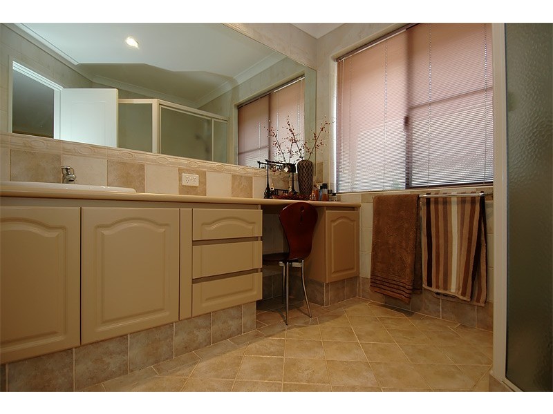 41 Meadowbank Gardens, Hillarys WA 6025