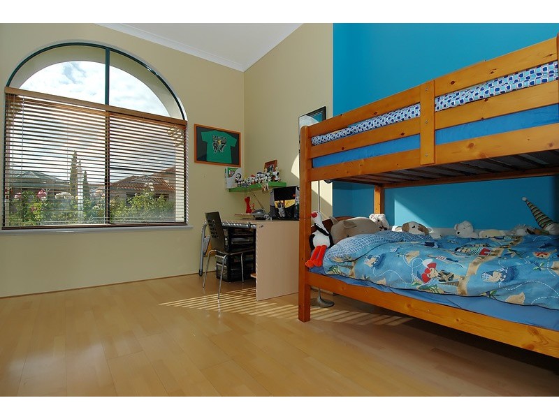 41 Meadowbank Gardens, Hillarys WA 6025