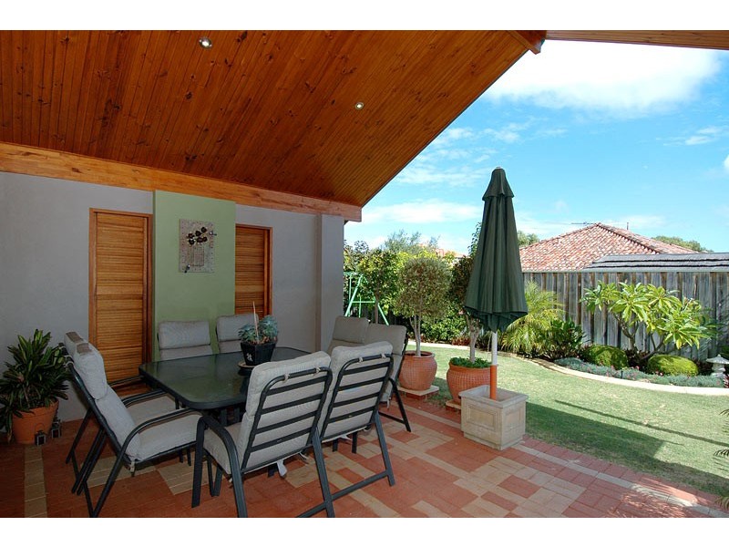 41 Meadowbank Gardens, Hillarys WA 6025