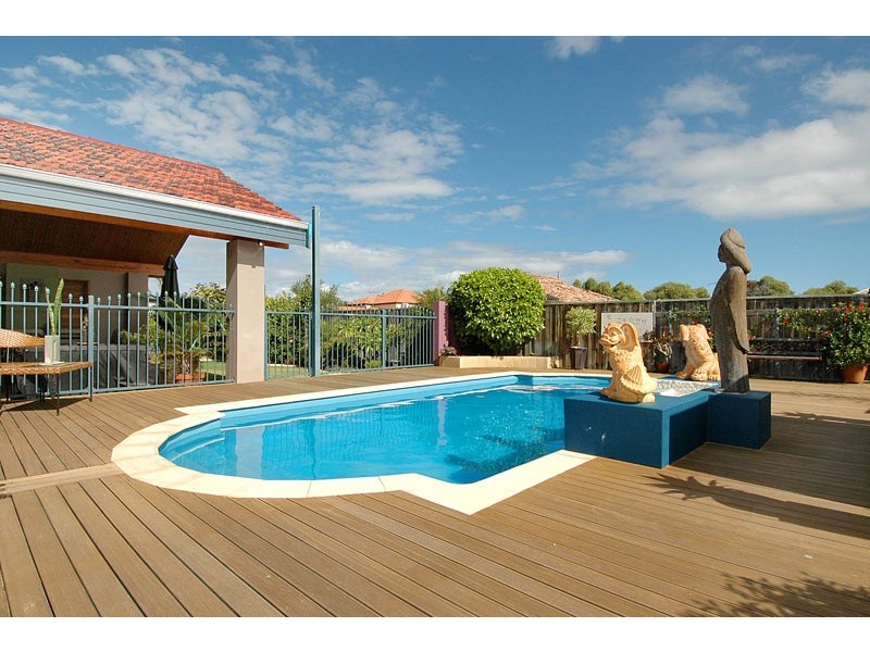 41 Meadowbank Gardens, Hillarys WA 6025