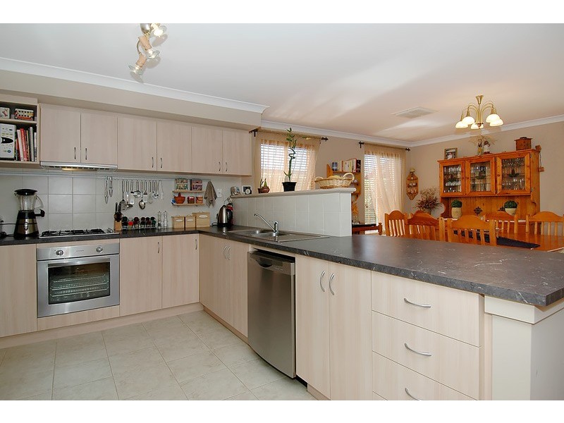 27 Honeymyrtle Turn, Stirling WA 6021