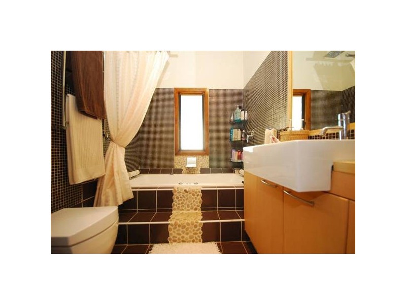 23 Clarendon Street, East Brisbane QLD 4169