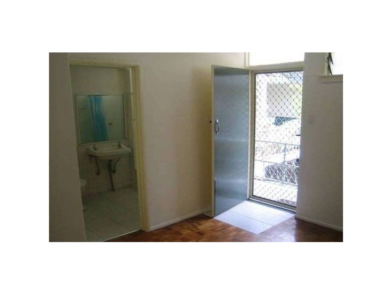 2/88 Isaac Street, Spring Hill QLD 4000