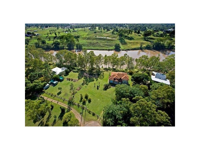 101 Dampier Street, Barellan Point QLD 4306