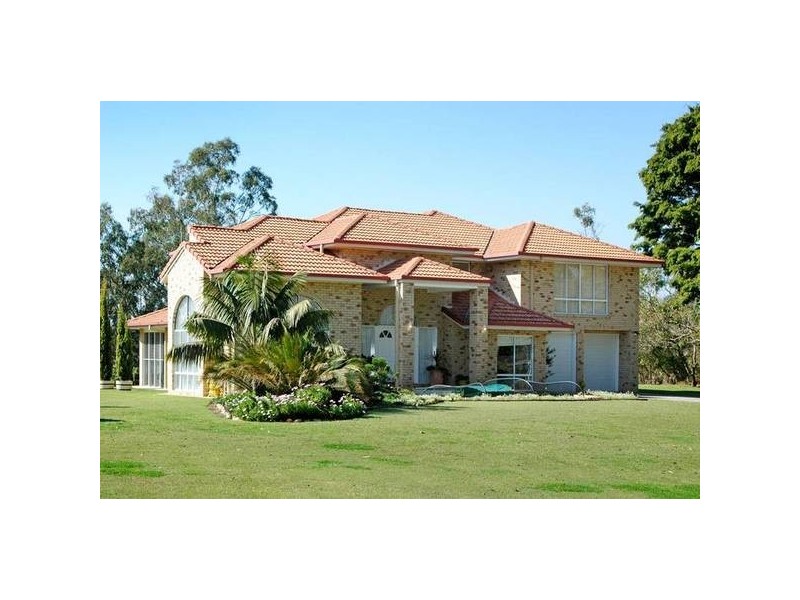 101 Dampier Street, Barellan Point QLD 4306