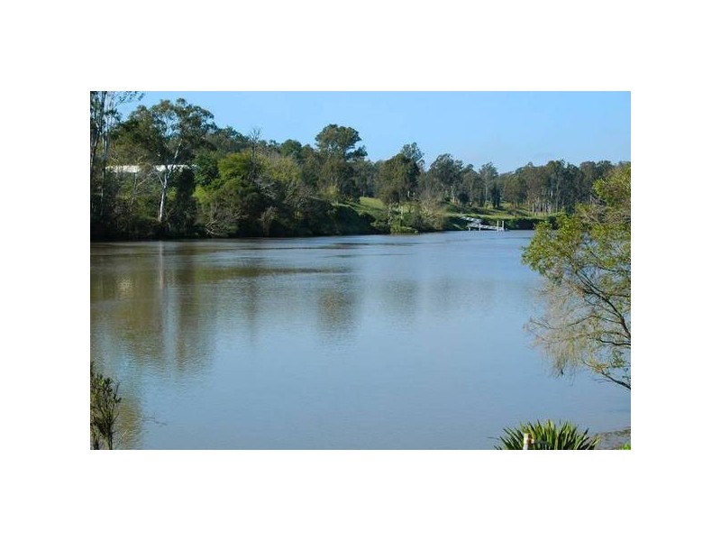 101 Dampier Street, Barellan Point QLD 4306