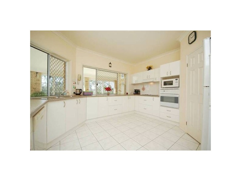 101 Dampier Street, Barellan Point QLD 4306