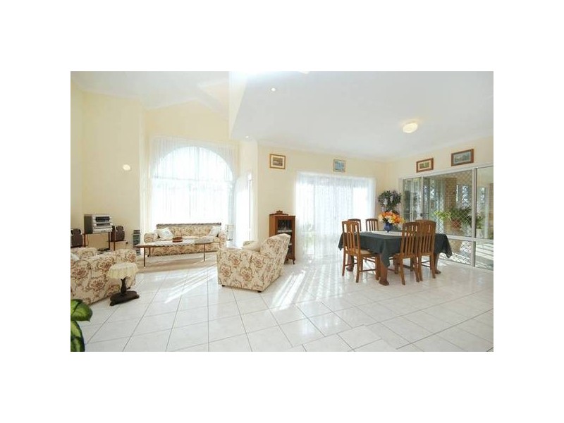 101 Dampier Street, Barellan Point QLD 4306