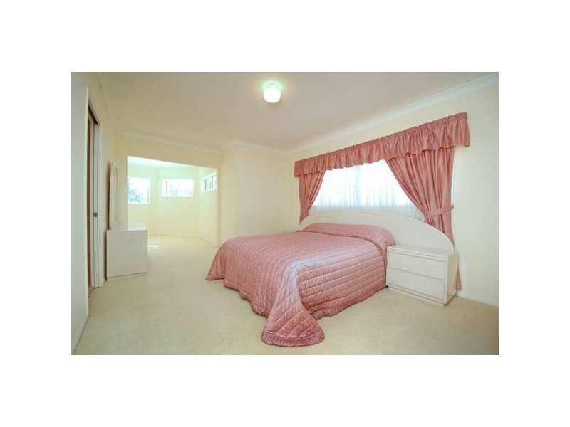 101 Dampier Street, Barellan Point QLD 4306