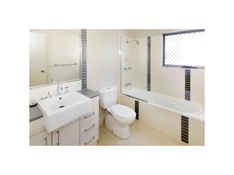 84 Villa Street, Yeronga QLD 4104