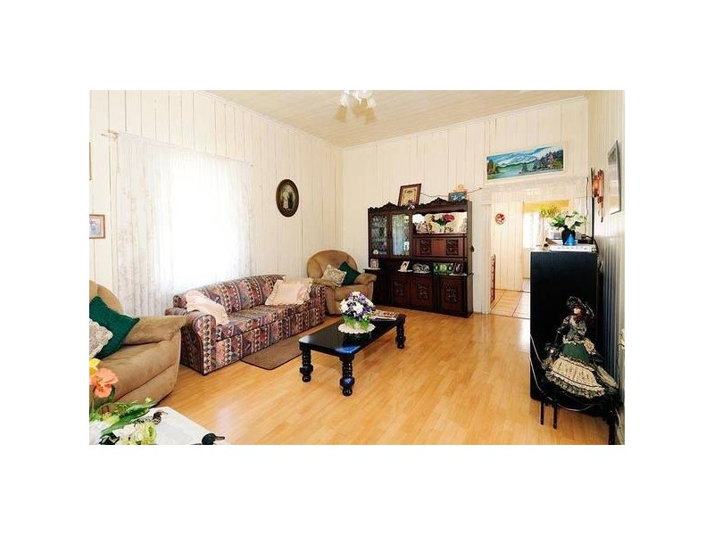 99 Cedar Street, Greenslopes QLD 4120