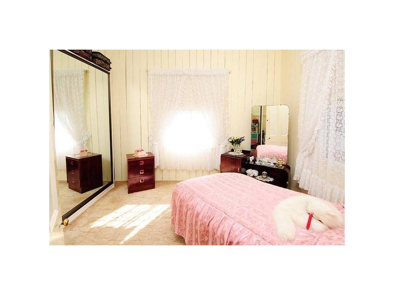 99 Cedar Street, Greenslopes QLD 4120