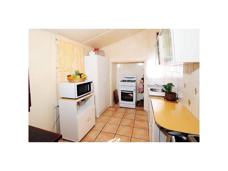 99 Cedar Street, Greenslopes QLD 4120