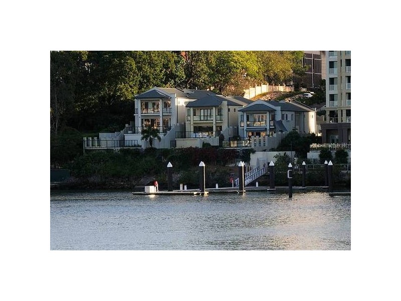 27 Castlebar Street, Kangaroo Point QLD 4169