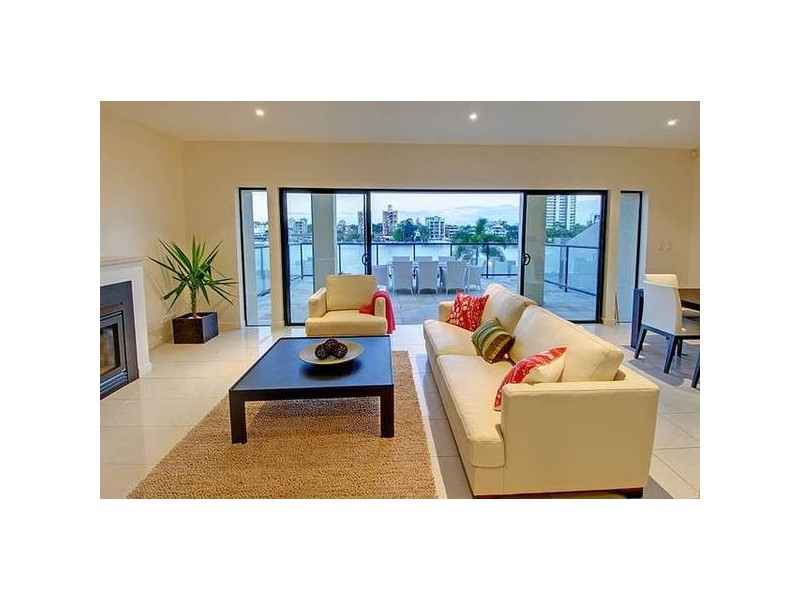 27 Castlebar Street, Kangaroo Point QLD 4169