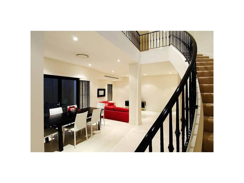27 Castlebar Street, Kangaroo Point QLD 4169